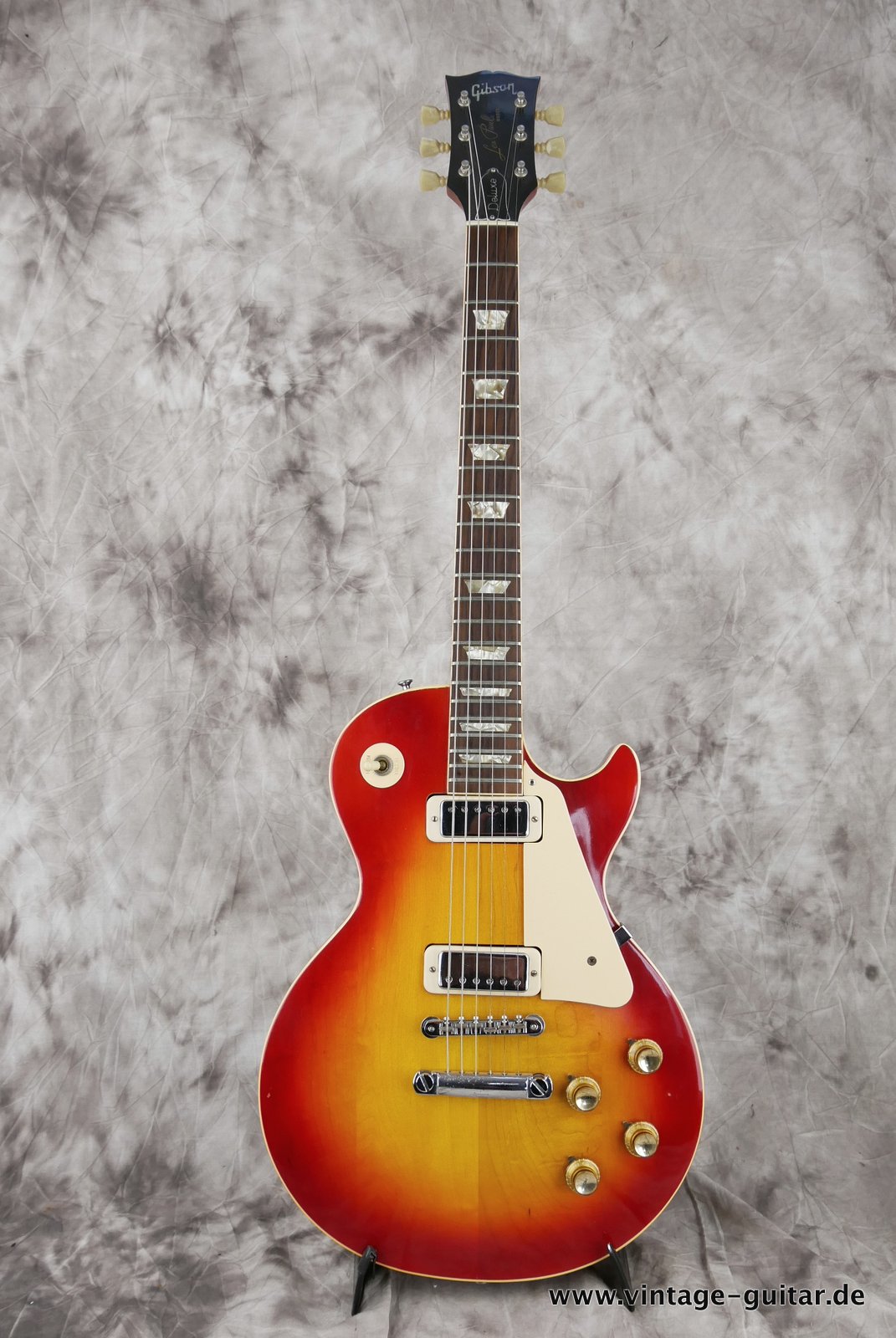 Gibson-Les-Paul Deluxe-1973-cherry-sunburst-001.JPG